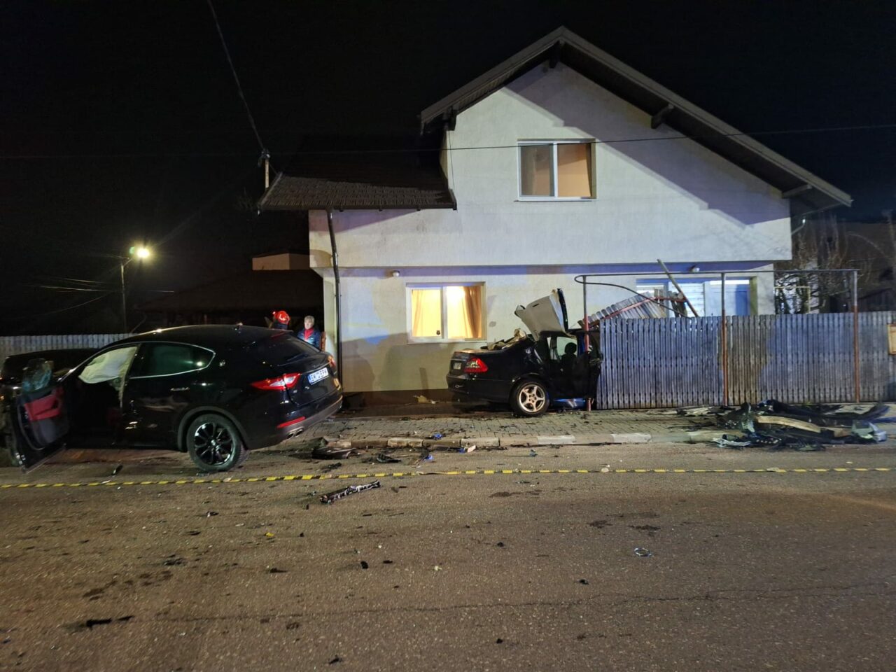 Doi bolizi s-au făcut PRAF într-un accident care a avut loc la Băicoi / Un bărbat de 43 de ani a ajuns la spital
