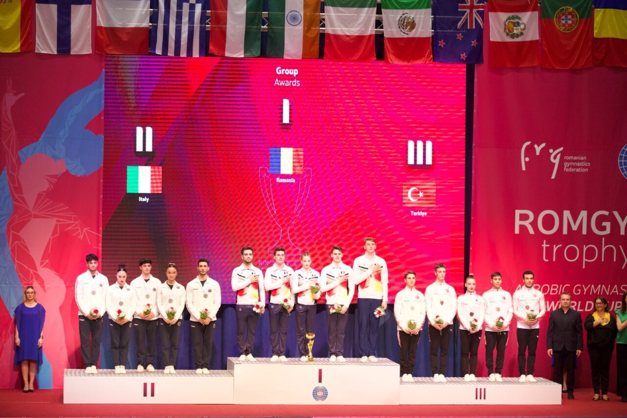Din GIMNASTICĂ, lângă Radu Beligan, Sabin Bălașa și Dumitru Prunariu