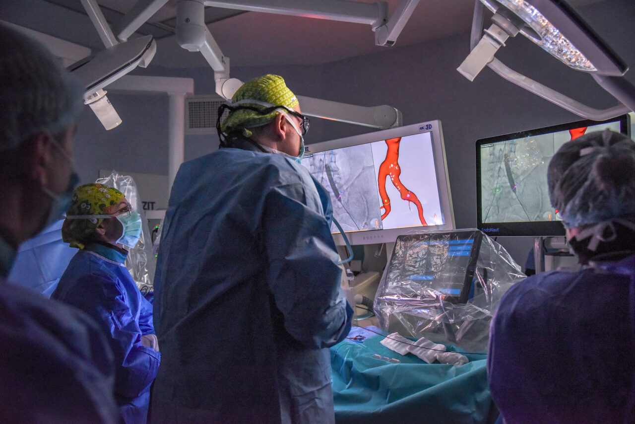 Inteligența artificială, utilizată în chirurgia cardiovasculară minim invazivă, în premieră pentru România