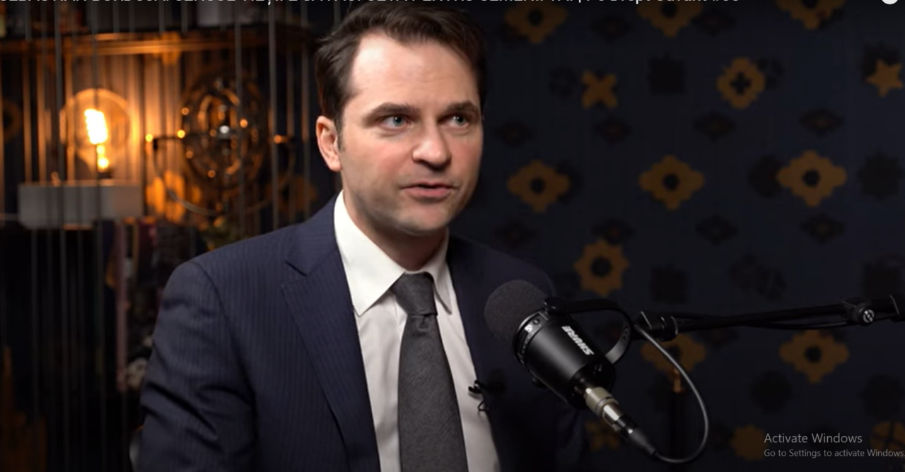 Sebastian Burduja: Politica are un impact foarte mare asupra destinului unei țări / „M-a marcat să-l văd pe tatăl meu plângând”