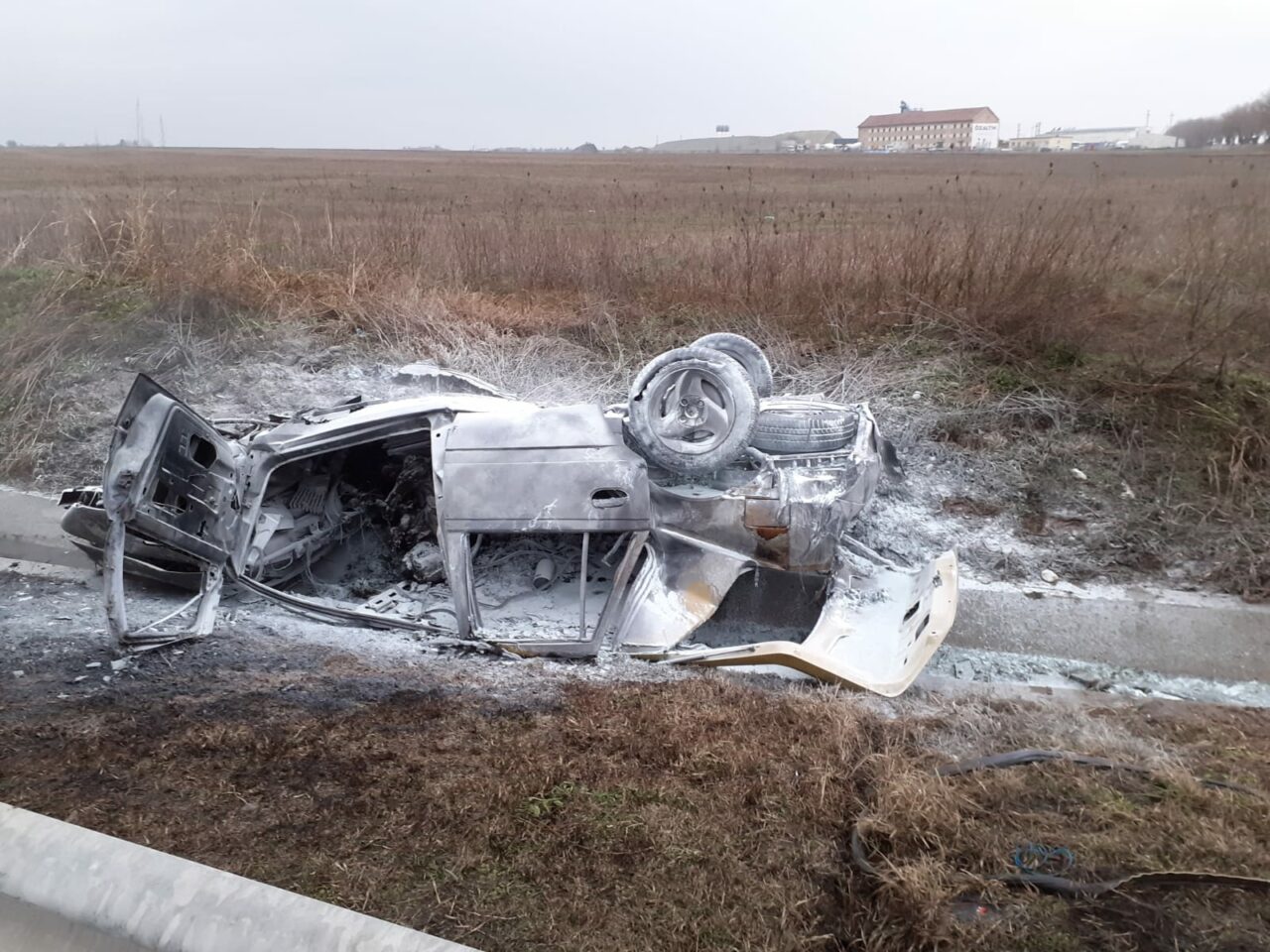 Bărbat mort în urma unui accident rutier grav. Mașina a ars ca o torță!