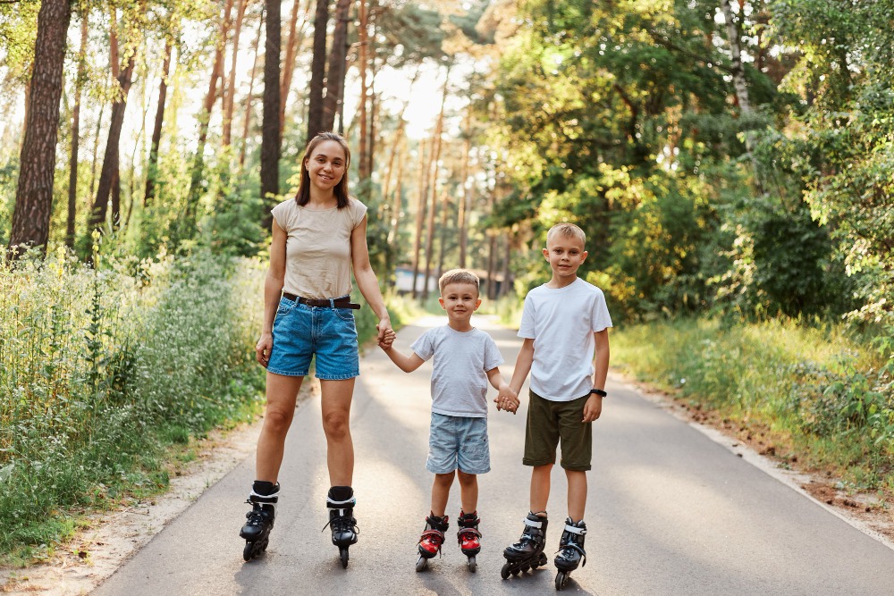 (P) 7 activități fizice și sportive pe care le poți practica împreună cu copiii în această primăvară