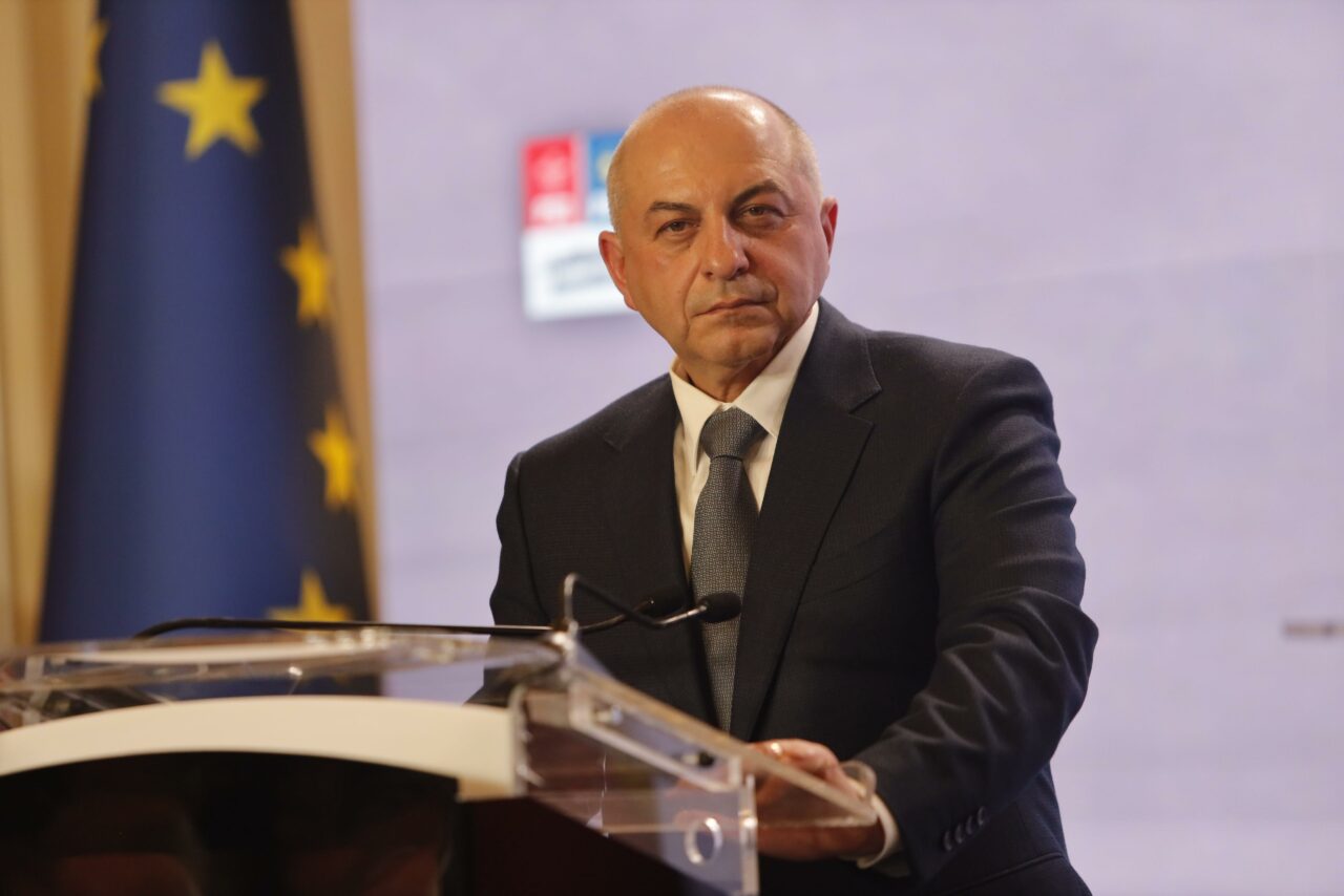 Programul electoral al lui Cătălin Cîrstoiu este ca în medicină: Un om are mai multe boli simultane