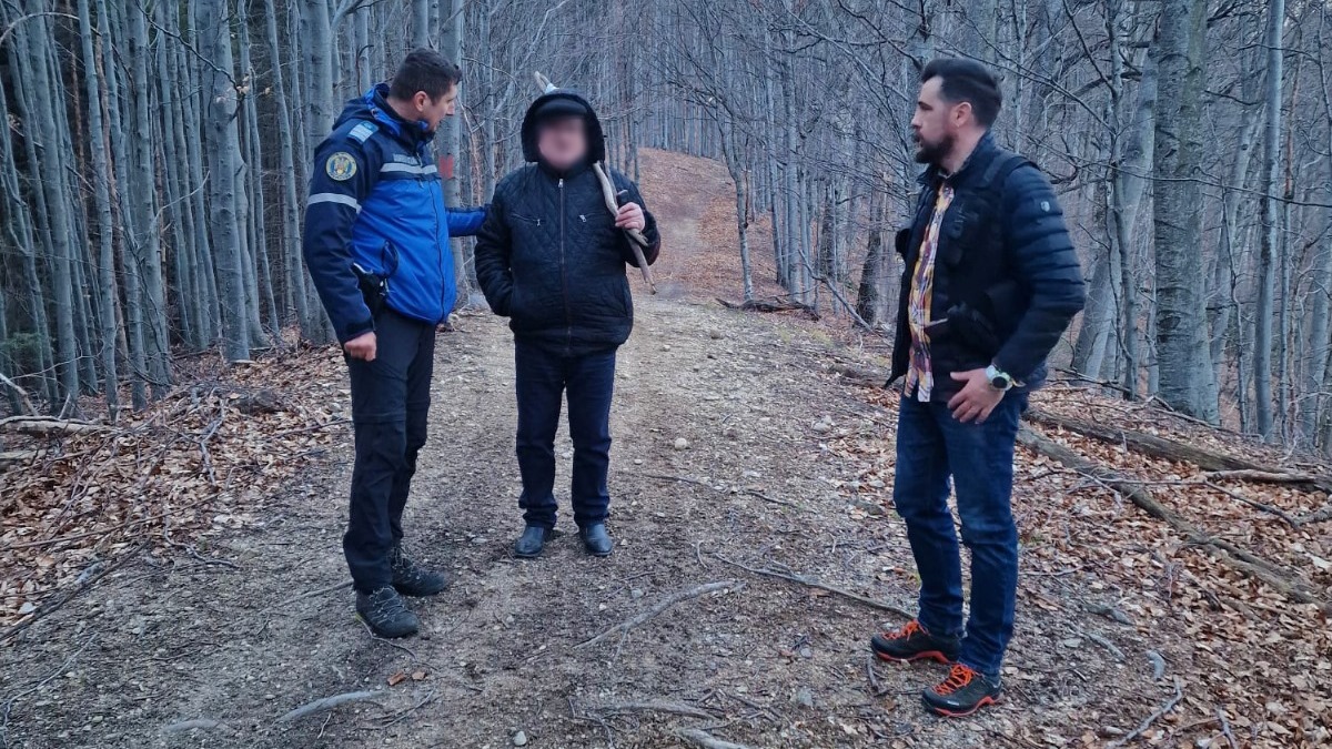 Turist RĂTĂCIT, salvat de Jandarmeria Montană din Vâlcea
