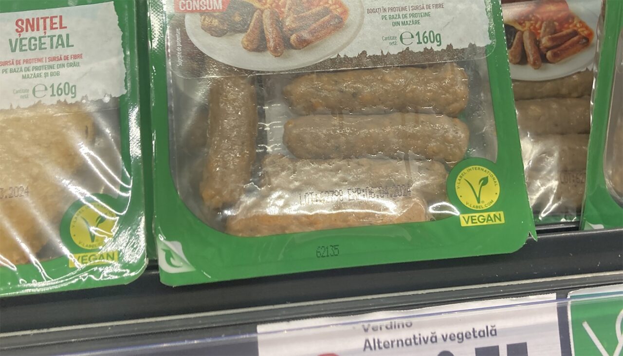 Cu câți lei a ajuns să se vândă o caserolă cu cârnați de post în Kaufland. Românii au crezut că este o eroare!