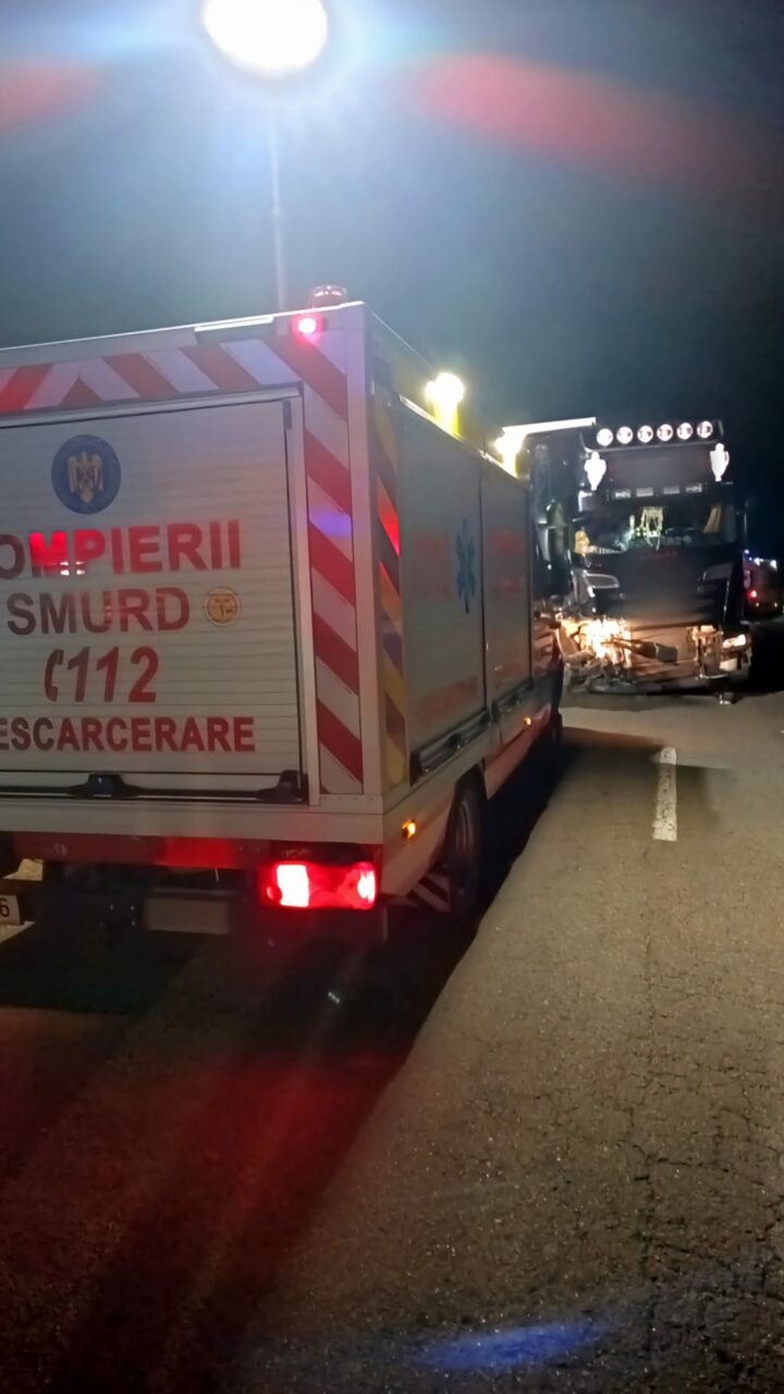 BIHOR. Șofer mort după ce a căzut cu mașina într-o baltă de pescuit