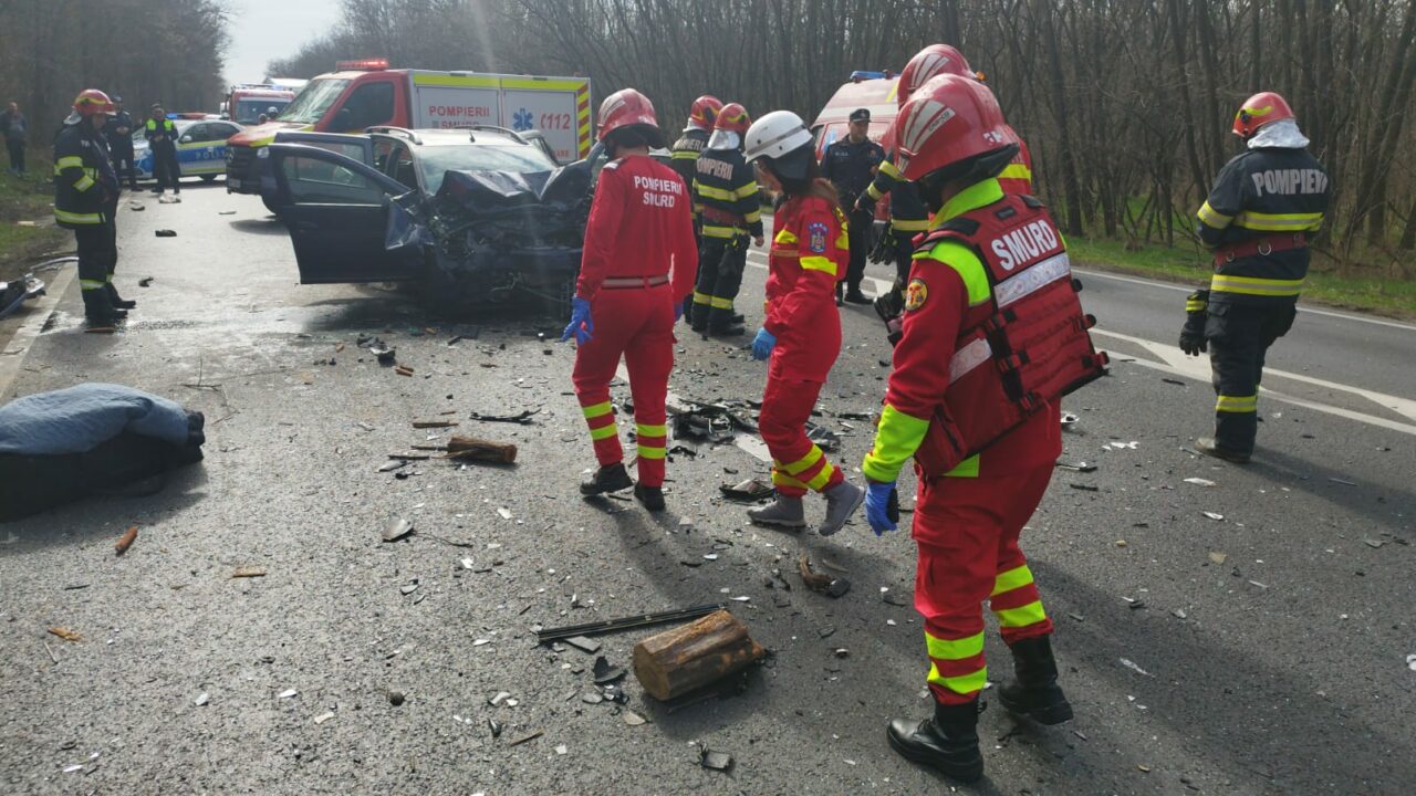 CARAMBOL în apropiere de București: Au fost mobilizate forțe de intervenție din două județe / Sunt 6 victime, între care un copil / Un om a murit