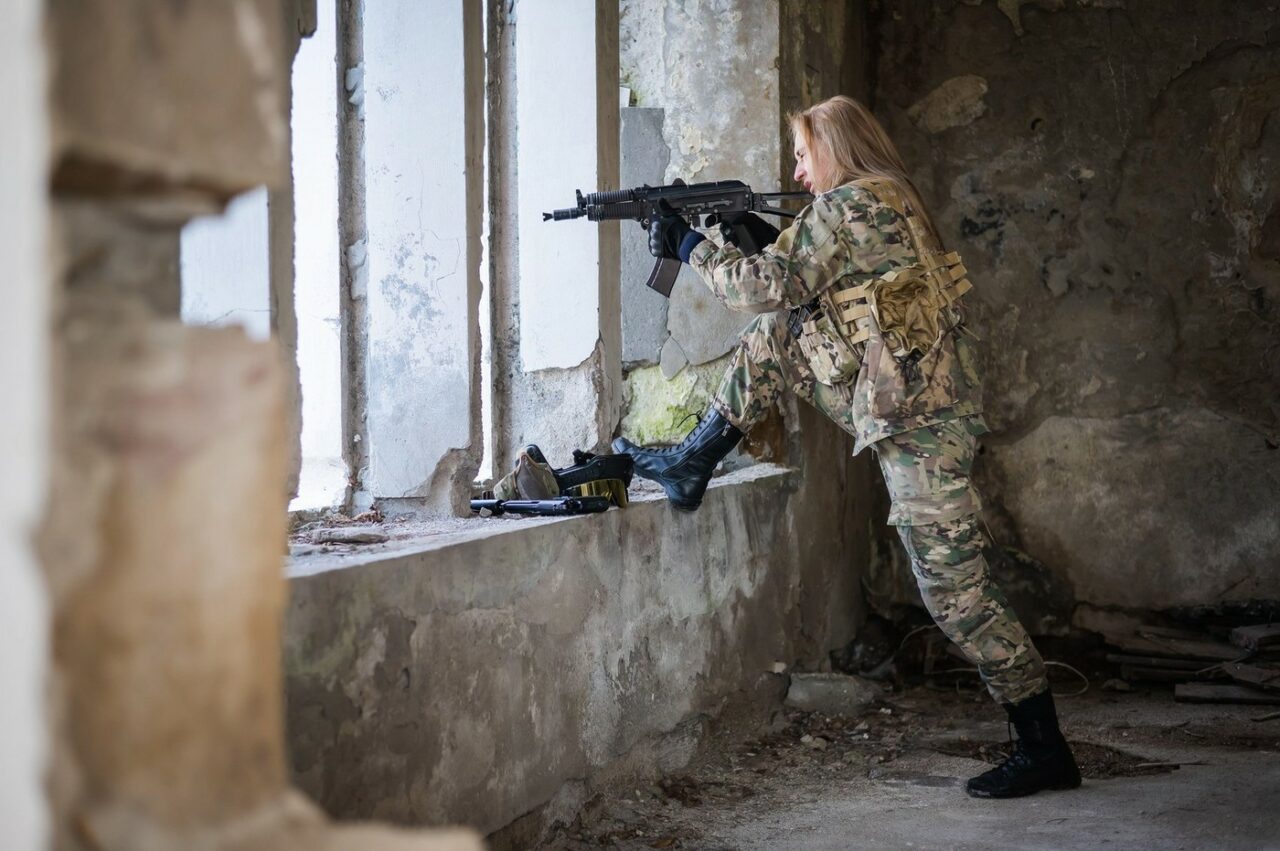 Un stat NATO intenționează să introducă serviciul militar obligatoriu pentru femei. „O recrutare mai robustă, inclusiv egalitatea deplină de gen”
