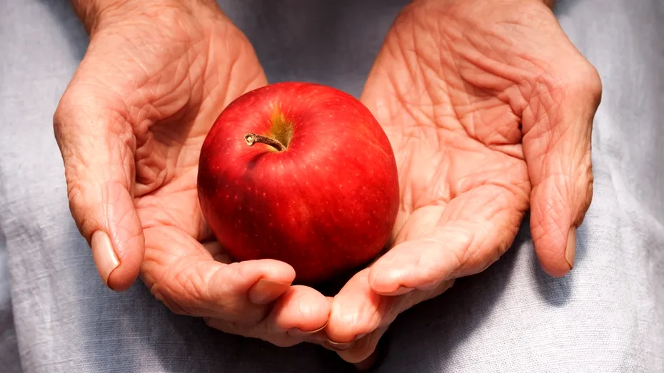 Vrei să trăiești până la 100 de ani? 5 vitamine pe care să le consumi de AZI!