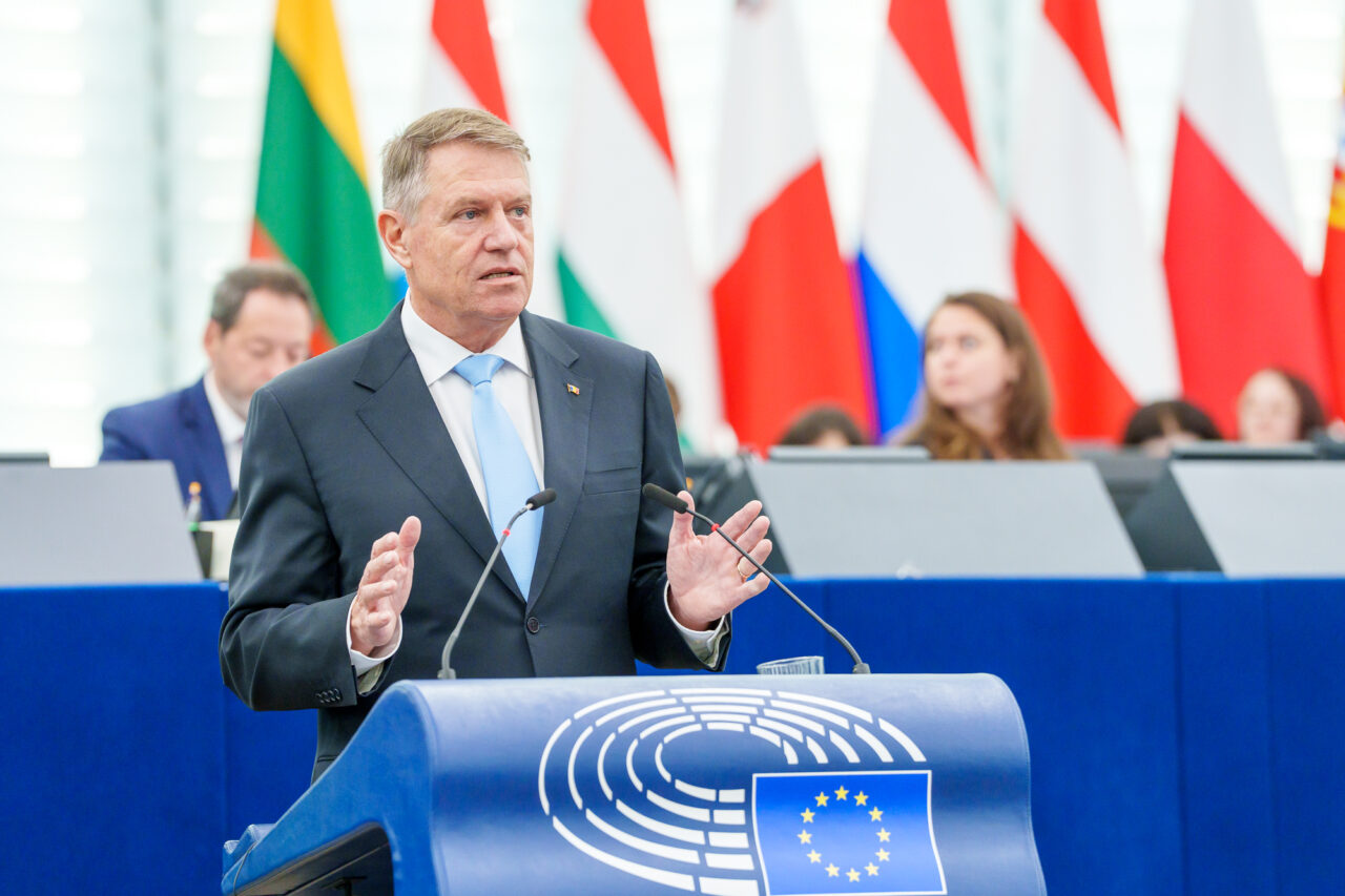 Parlamentul ia act de scrisorile lui Iohannis/Președintele: România nu va mai fi transparentă!