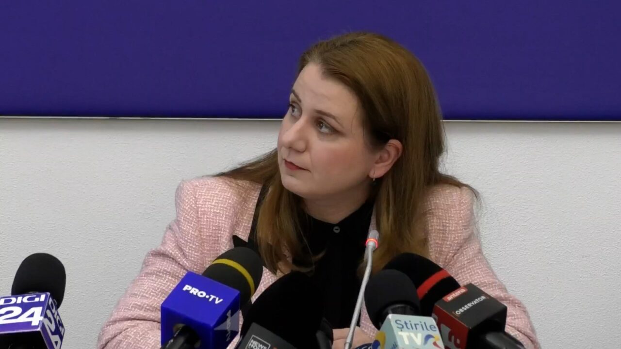 Supraveghere video pentru prevenirea violenței în școli. În ce condiții pot fi filmați elevii și profesorii la cursuri