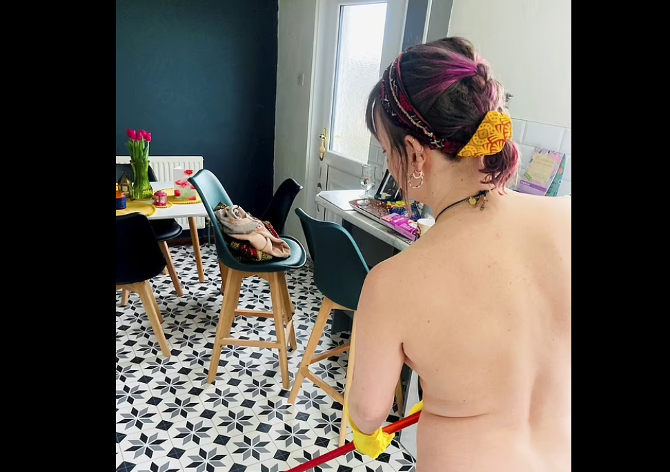 Povestea menajerei care face curățenie complet DEZBRĂCATĂ: „Iubitul meu este de acord, dar unii clienți….”