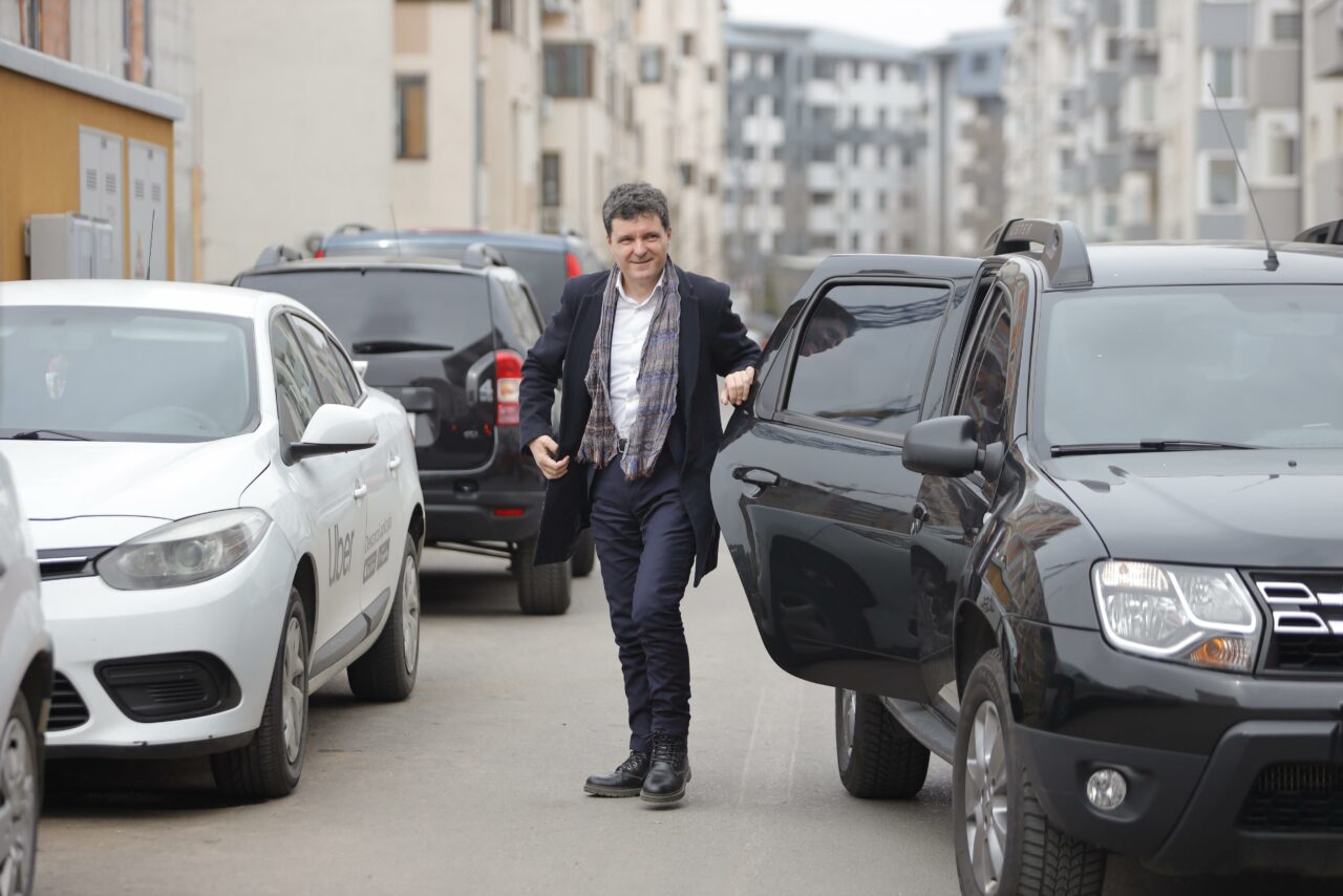 Nicușor Dan, în podcastul „La mijloc”: „Sursa traficului este dezvoltarea urbană scăpată de sub CONTROL”