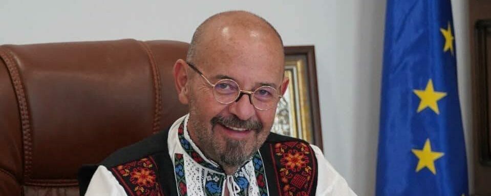 Manea electorală, dedicată lui PIEDONE: „După gratii de m-ar ține, tot n-ar trece peste mine”. Cine este interpretul care o cântă