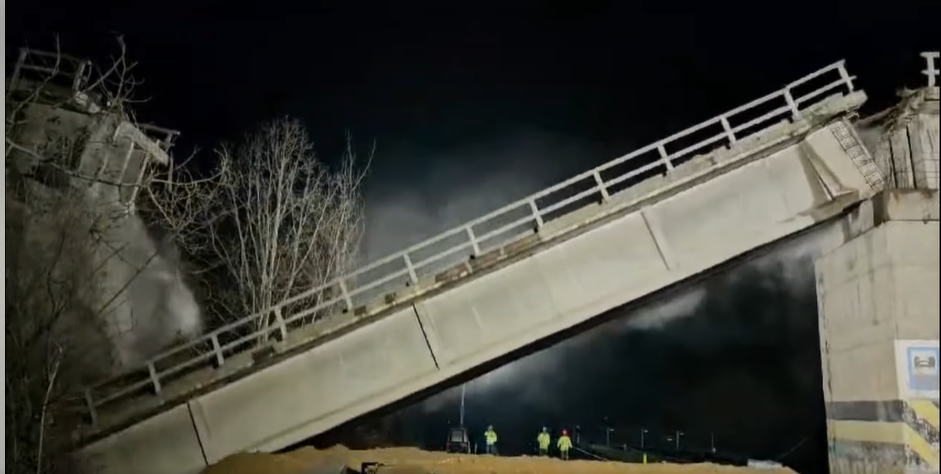 Lucrările pentru demolarea podului de pe DN1 au început / Traficul este închis timp de două zile / Circulația este deviată