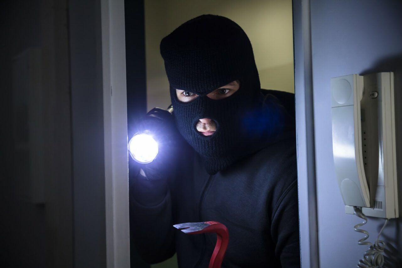 Un italian care câștigase 5.000.000 de euro la Loto, JEFUIT de un grup de români și moldoveni: Am blestemat acel câștig. Casa mea este un buncăr acum