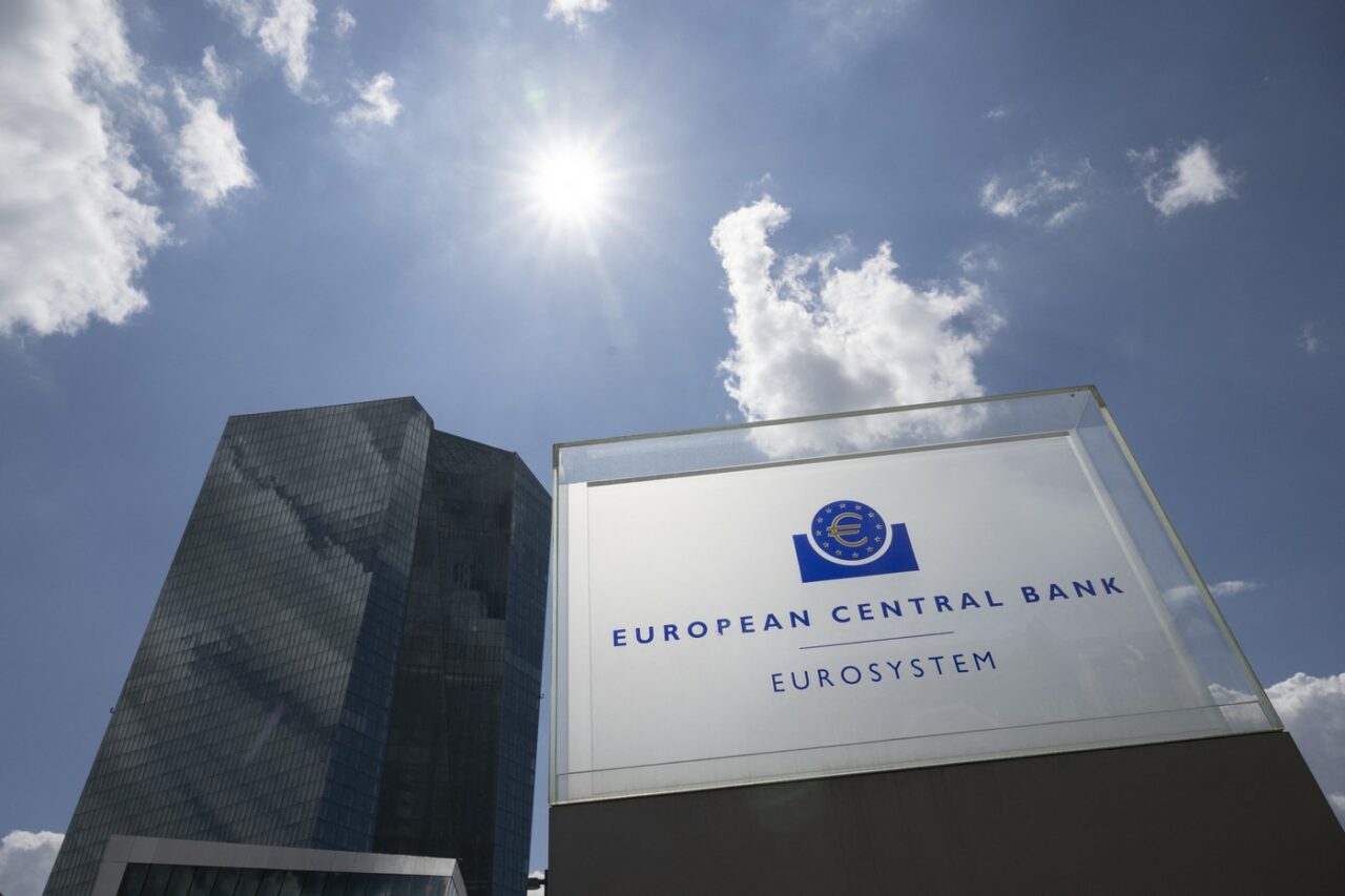 BCE așteaptă stabilizarea INFLAȚIEI pentru a relaxa politica monetară /Majorările salariale trebuie să țină cont de productivitate