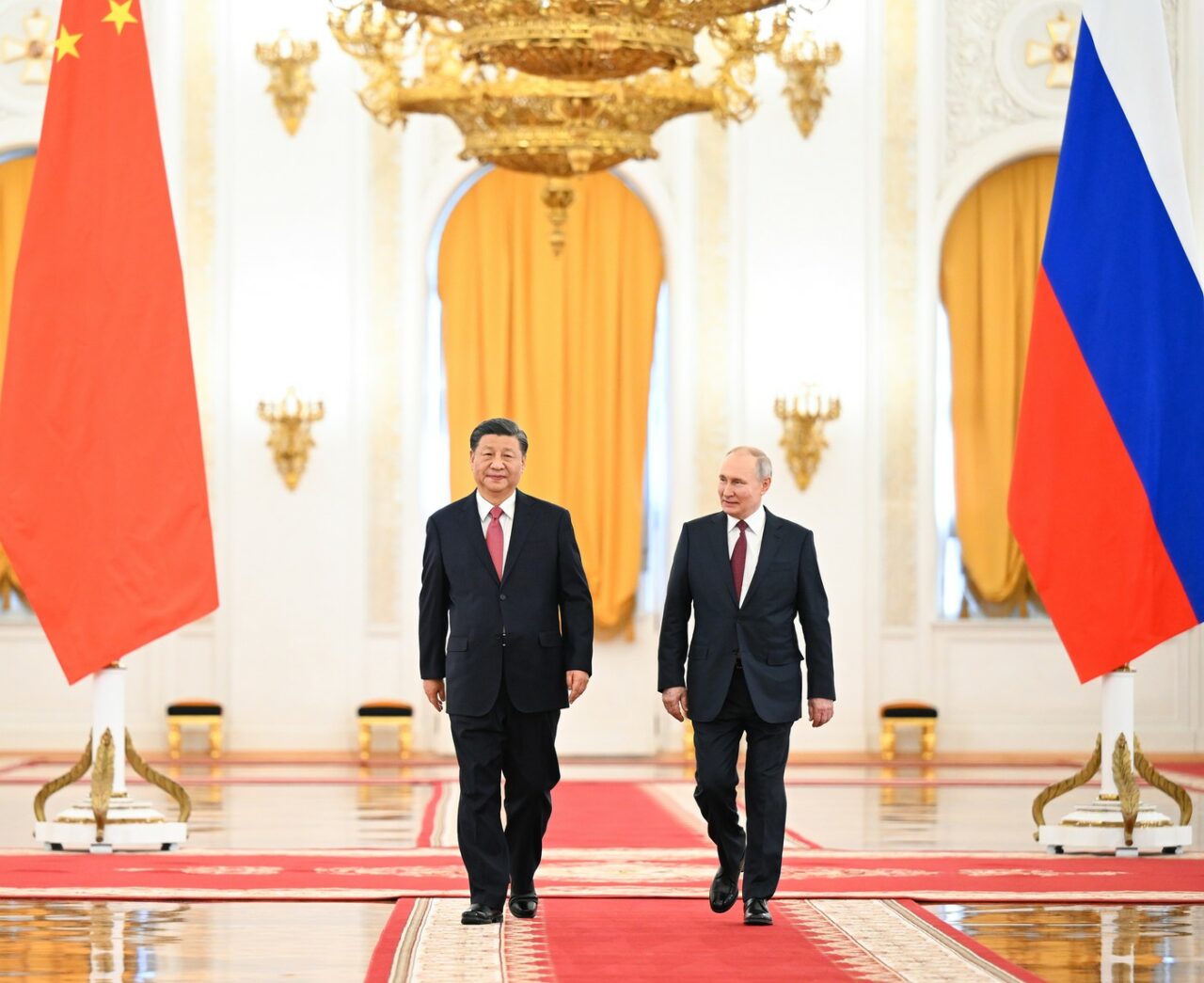 Vladimir Putin ignoră criticile Occidentului și intenționează să se deplaseze în CHINA, pentru avansarea parteneriatului cu Xi Jinping