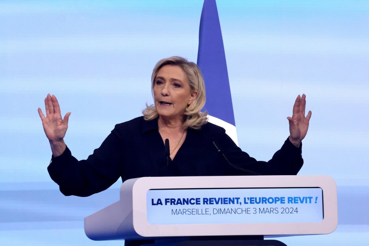 FINANCIAL TIMES: Marine Le Pen lansează campania europarlamentară denunțând ”autoritarismul” UE