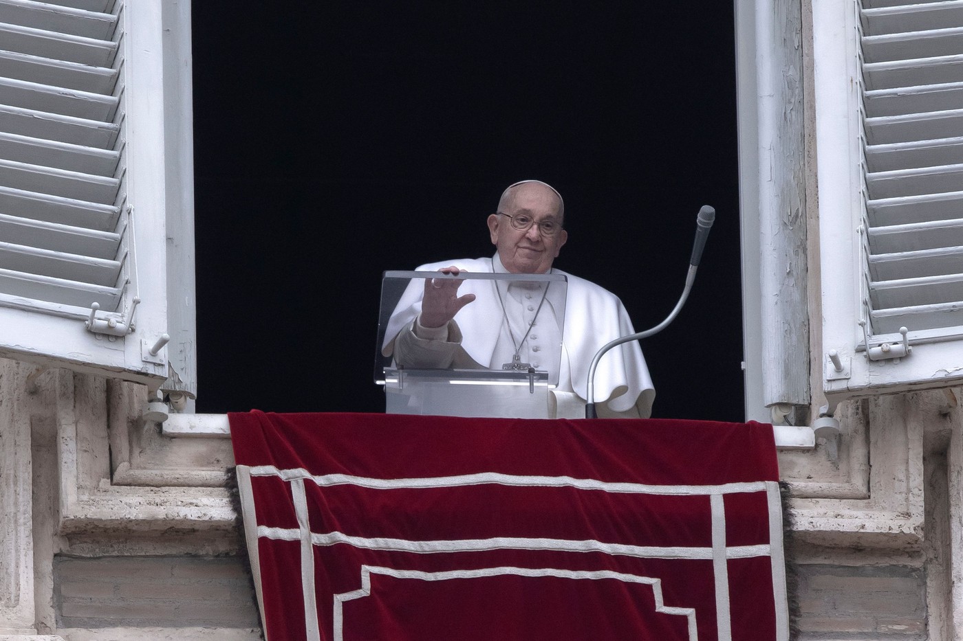Papa FRANCISC acuză țările producătoare de armament de prelungirea războiului sub pretextul apărării Ucrainei