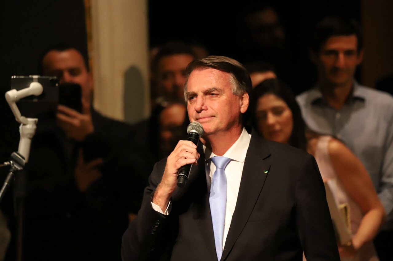 Ex-președintele Braziliei, REFUGIAT două nopți în Ambasada Ungariei după ce i-a fost confiscat pașaportul. Ce acuzații îl vizează pe Jair Bolsonaro
