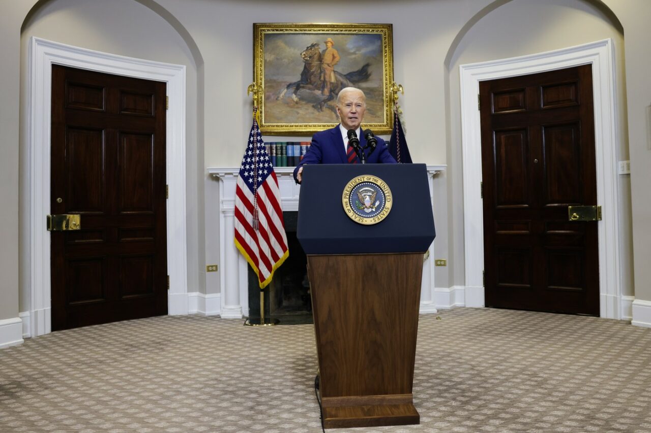 Financial Times: Persistența inflației în SUA subminează argumentația lui Biden în CURSA ELECTORALĂ cu Trump