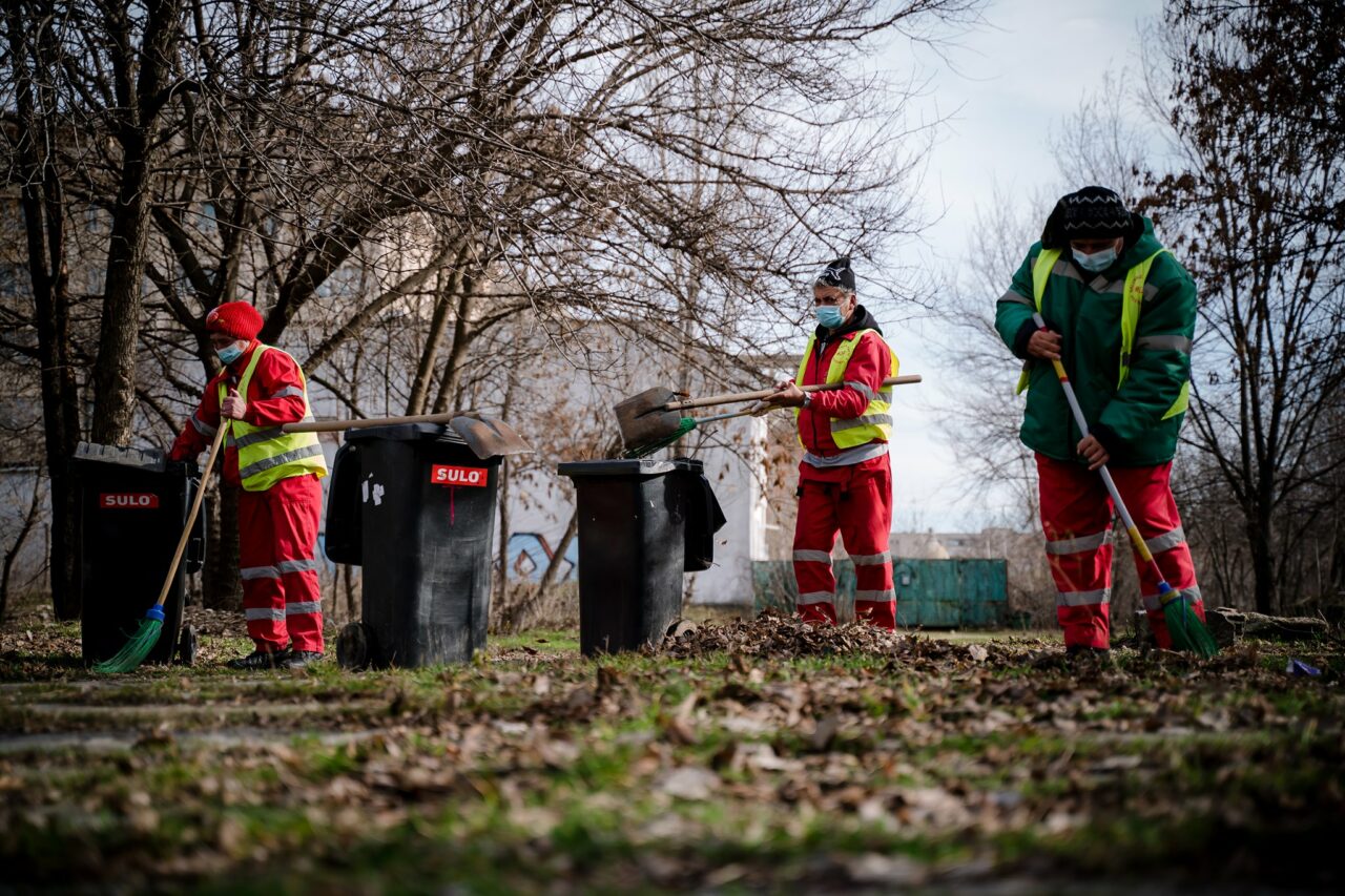 Unde puteți înlocui pubelele deteriorate din Sectorul 5
