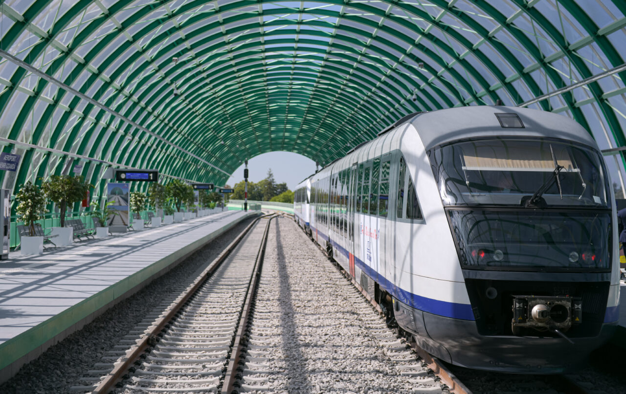 Circulația trenurilor între Gara de Nord și Otopeni, OPRITĂ din cauza unui tren defect