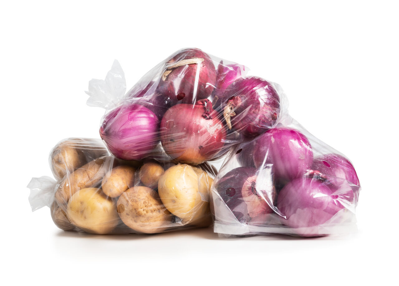 Vești crunte pentru români: Alimentele care au cel mai mult plastic. Le consumăm aproape zilnic
