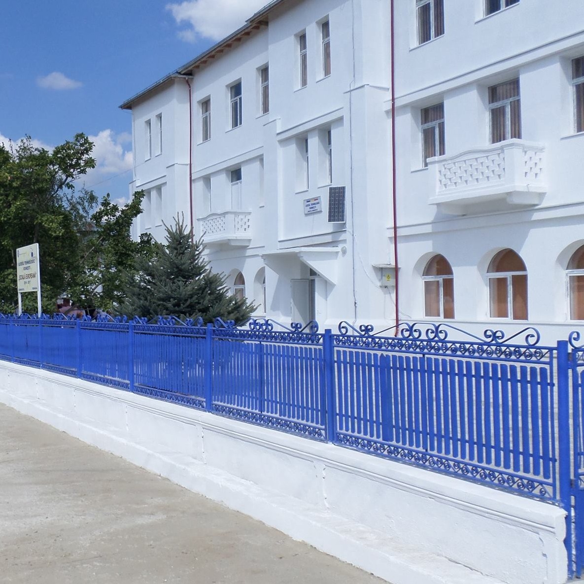 VIOL într-un liceu din Dâmbovița! Minoră de 17 ani, agresată și constrânsă să întrețină relații sexuale de alți patru elevi