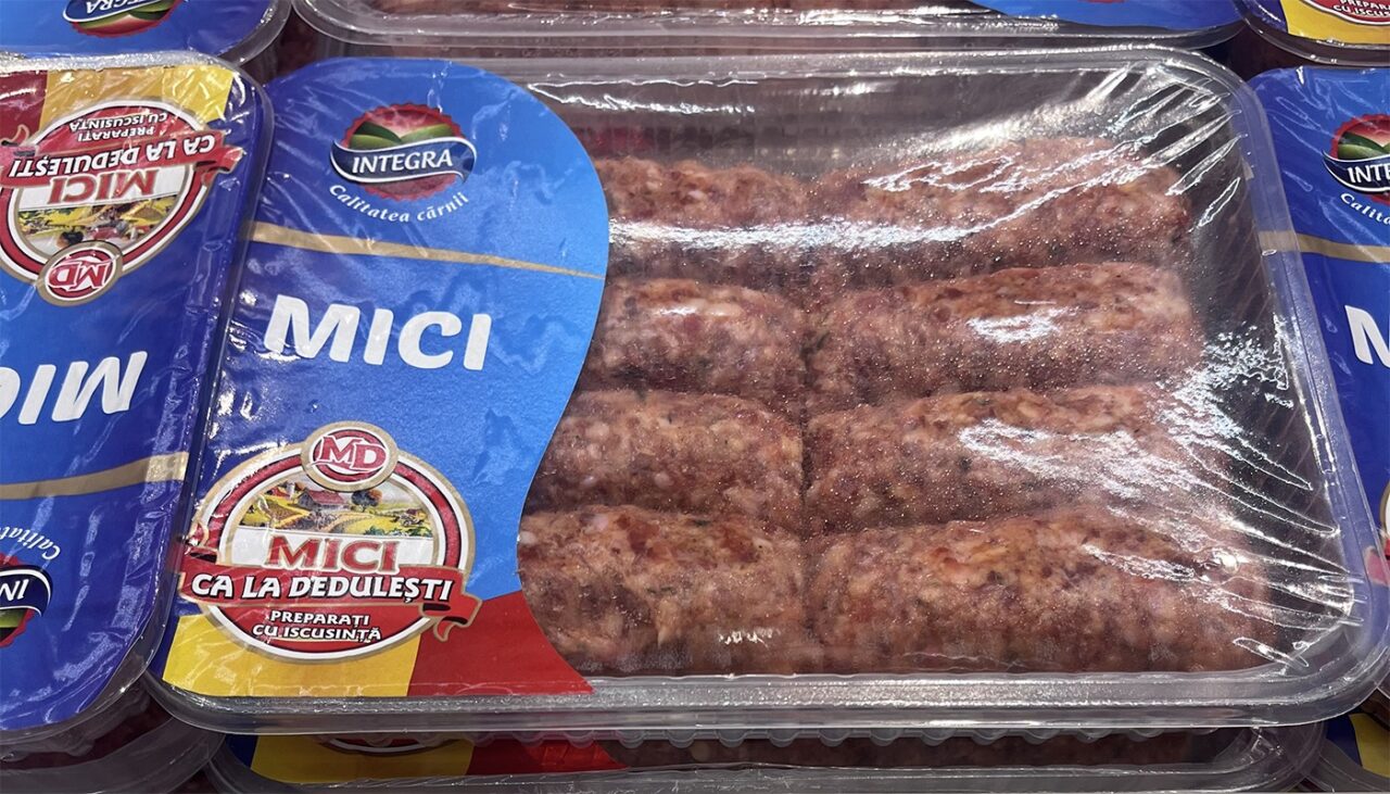 Cu ce PREȚ se vinde o caserolă cu mici „ca la Dedulești”, în Carrefour București, acum, înainte de 1 Mai