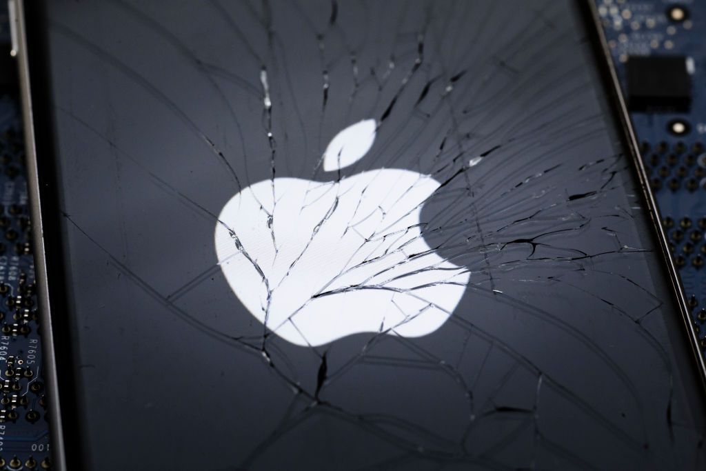 Gigantul APPLE, detronat din fotoliul de lider pe piața smartphone-urilor. Care este telefonul preferat în locul iPhone