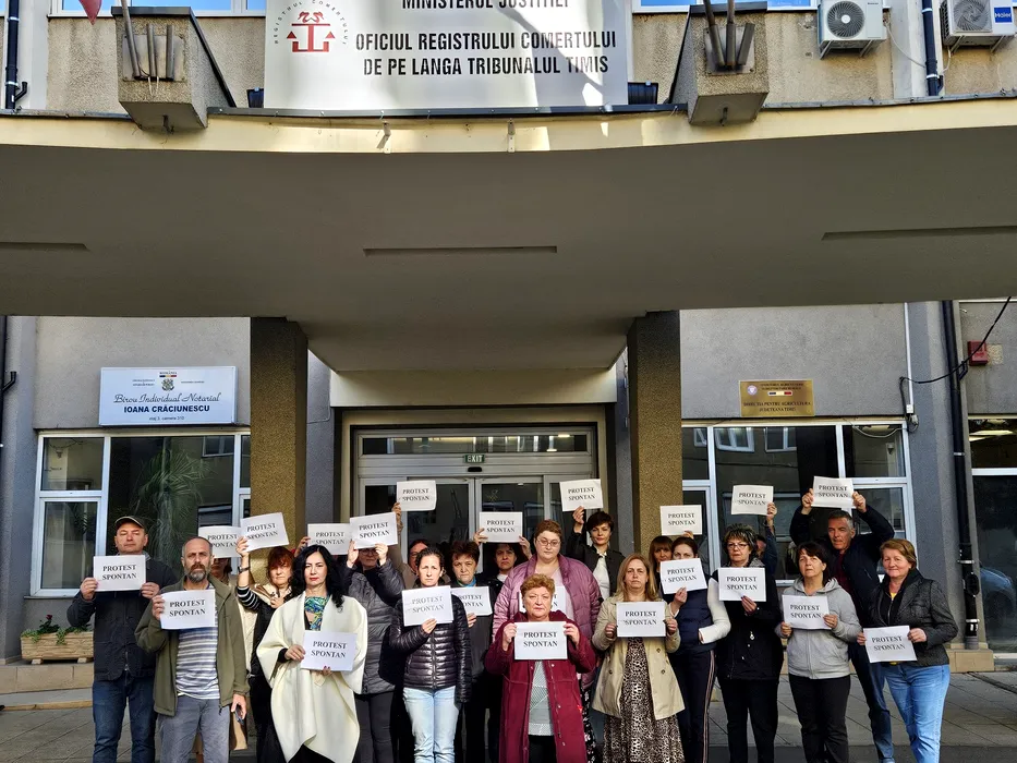 A doua zi consecutivă de PROTEST la Registrul Comerțului/Ce fel de sporuri cer angajații să li se acorde