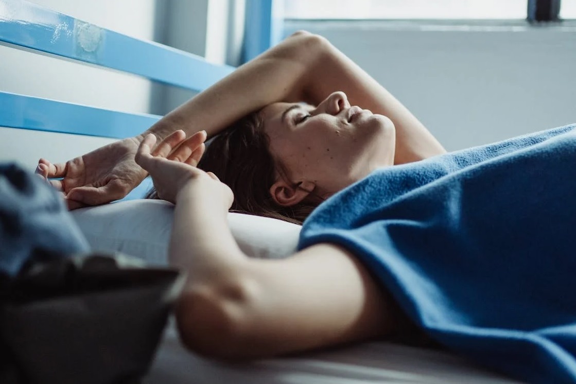 De ce femeile DORM mai puțin și mai prost decât bărbații. Cercetătorii au descoperit ce se întâmplă