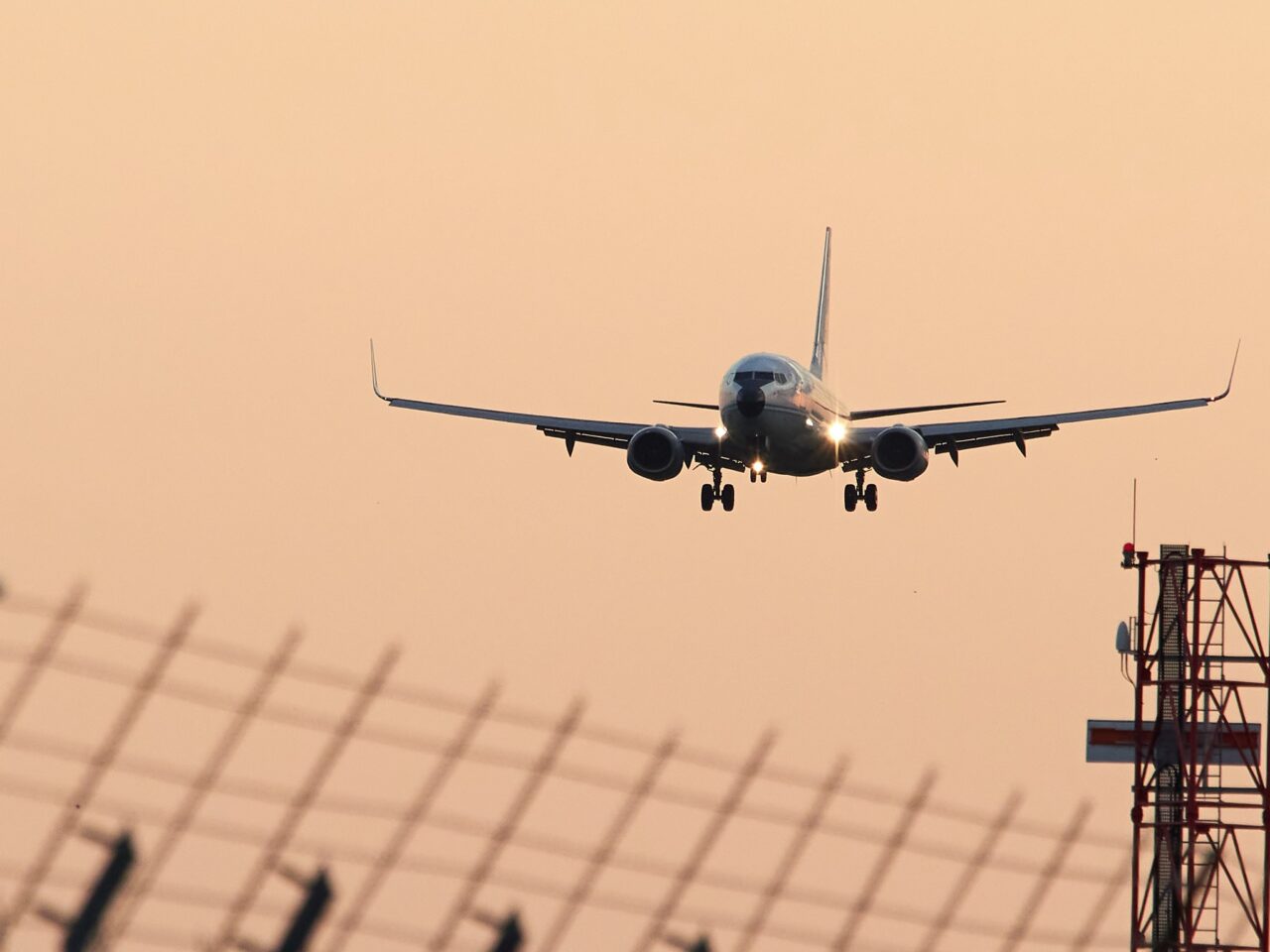 ANAT propune TAXE noi pentru turiști: „A dat faliment Blue Air-ul, nimeni nu și-a luat niciun ban înapoi, 280.000 de pasageri păgubiți”
