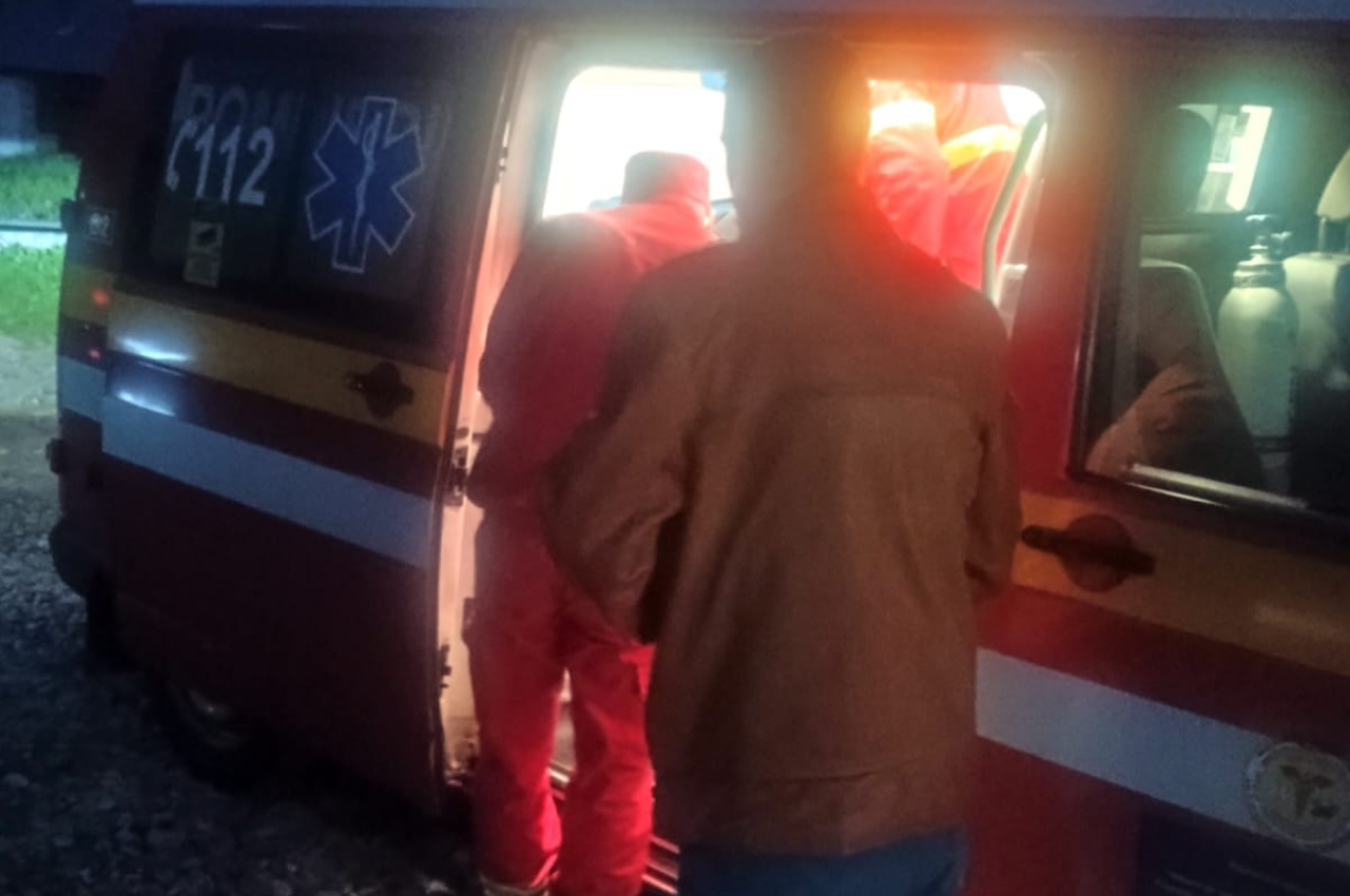 Doi tineri UCRAINENI, care au fugit de război, descoperiți epuizați și în hipotermie de un localnic în Munții Maramureșului