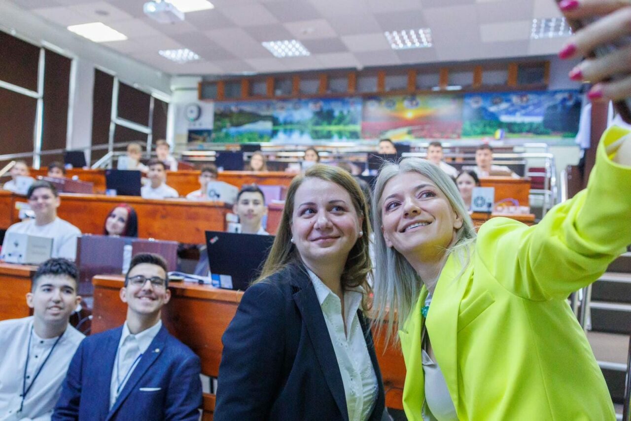 Școlile din Argeș vor fi DIGITALIZATE. Vor fi construite 29 de campusuri