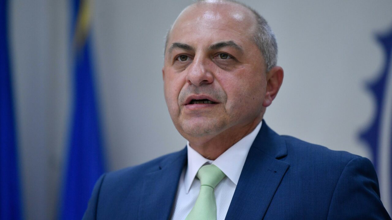 Cătălin Cîrstoiu: „Am mai mers cu metroul și ÎNAINTE de campanie. Poza din bucătăria spitalului e de acum un an”