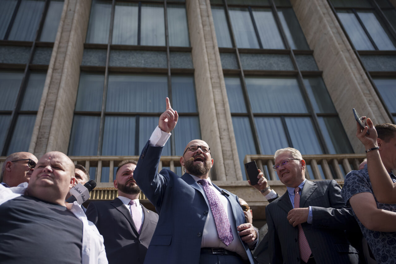 PIEDONE: Eu la Primăria Capitalei mă duc ca la mine acasă / Primarul Sectorului 5 nu mai vrea „DECORURI” care nu muncesc