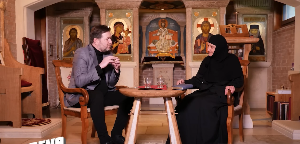 Adrian Artene, la finalul discuției cu Maica Antonia, stareța singurei mănăstiri ortodoxe din Elveția: „O rugăciune din credință valorează cât averi”