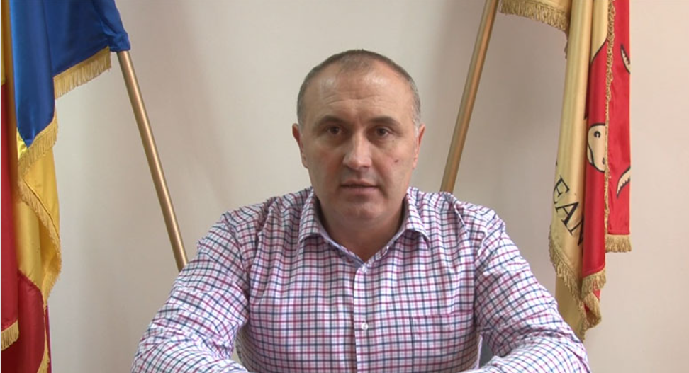 Primarul și viceprimarul din comuna buzoiană Cochirleanca + un angajat al primăriei, REȚINUȚI pentru 24 de ore / Ce acuzații li se aduc