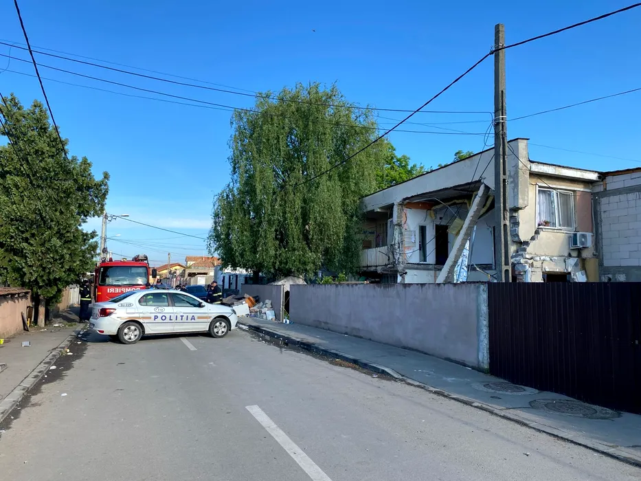 Dosar penal în urma EXPLOZIEI din Craiova. O femeie a murit după ce un etaj s-a prăbuşit, iar alţi trei locatari au fost răniţi