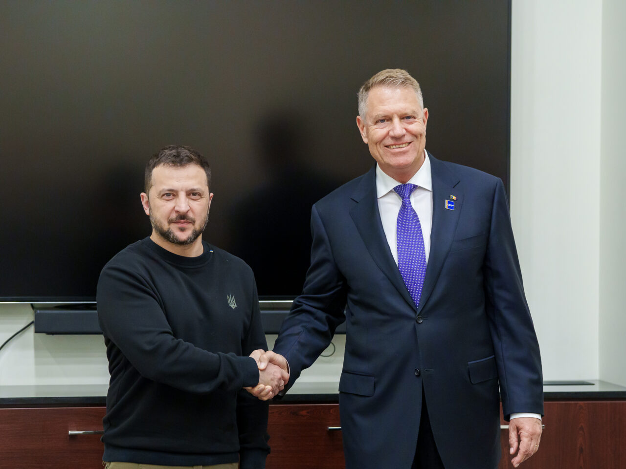 Iohannis, discută cu Zelenski, la Vilnius/„Am reiterat SPRIJINUL pentru Ucraina”/Zelenski: Apreciem poziția României față de tranzitul mărfurilor