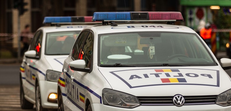 O femeie a fost înjunghiată MORTAL de un bărbat pe o stradă din Drăgănești-Olt. Autoritățile l-au dus pe suspect la audieri