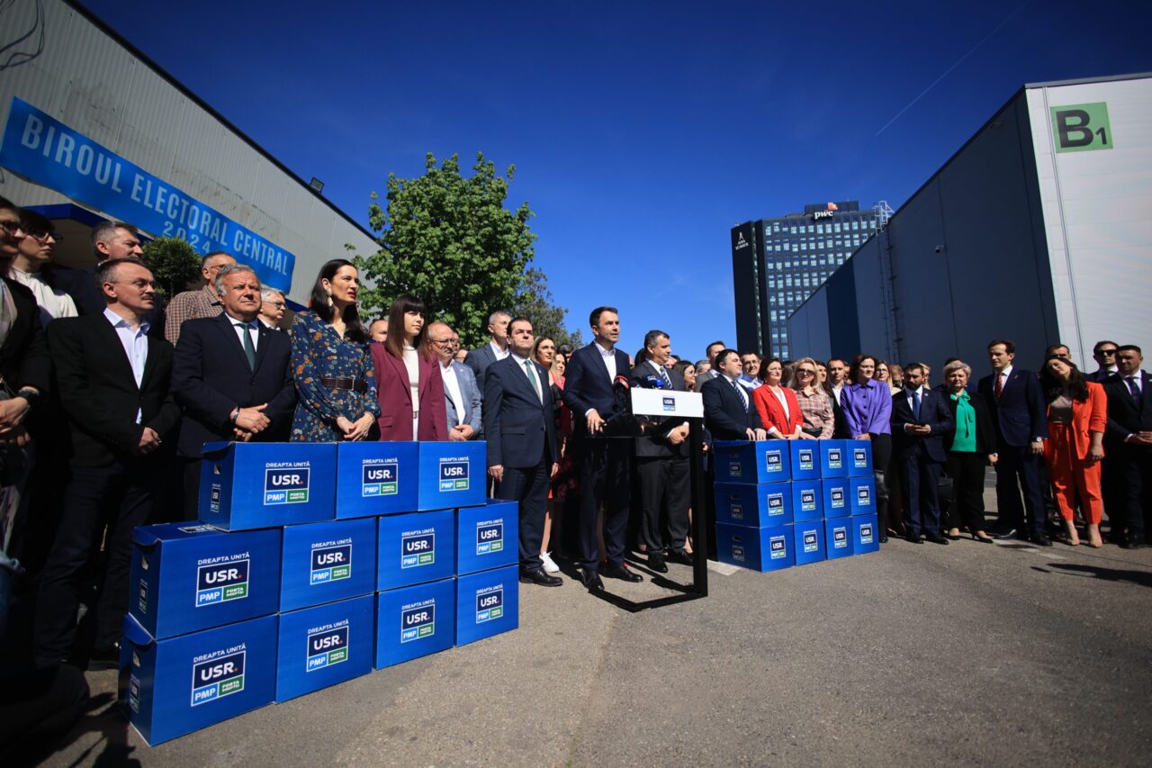 Alianța Dreapta Unită depune 530 de mii de semnături la BEC / Drulă: Depun candidaturile cu încredere / Tomac: Au schimbat regulile în timpul jocului