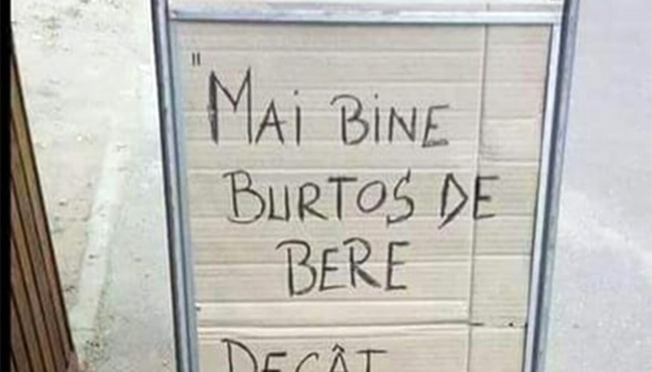 „Mai bine burtos de bere, decât…” Anunțul devenit viral, postat de managerul unui bar din România, la intrare