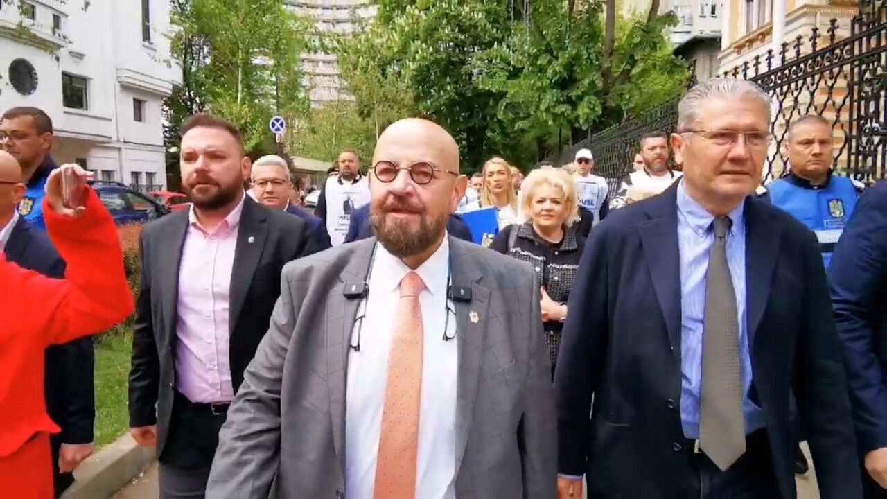 VIDEO | Cristian Popescu PIEDONE își înscrie candidatura pentru Primăria Capitalei / „Dacă NEGOCIAM, aveam frâna de mână trasă”