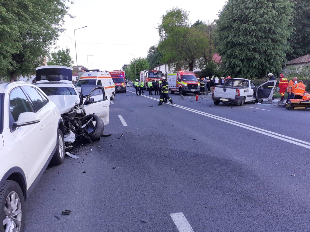O persoană A MURIT și alte patru au fost rănite, între care doi copii, în urma unui grav accident produs în Râmnicu-Vâlcea