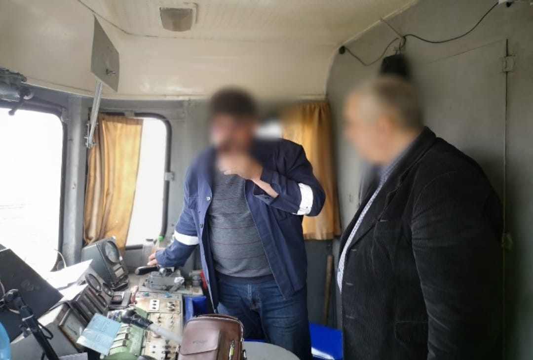 Incredibili: Mai mulți angajaţi CFR, prinși beţi la serviciu. Un paznic de barieră avea 1,39 mg/l alcool pur în aerul expirat 
