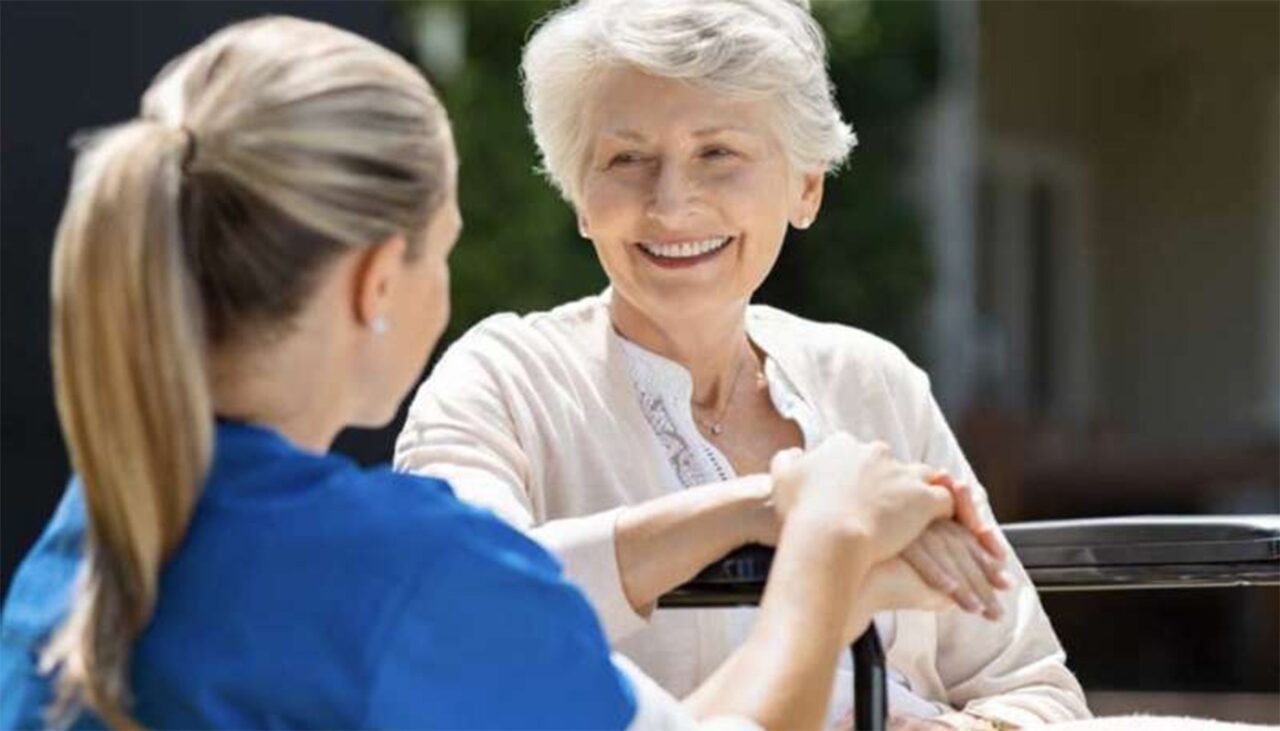 Mai rar așa ceva! Ce a lăsat moștenire o pensionară de 92 de ani, badantei românce care o îngrijise. Cei 6 nepoți ai bătrânei au contestat testamentul